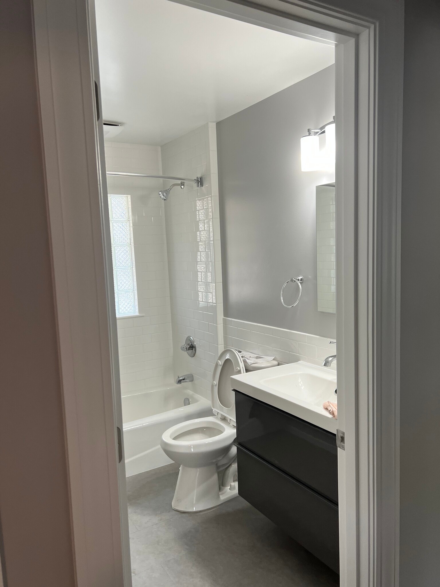 Bath - 1315 Orchard Ave