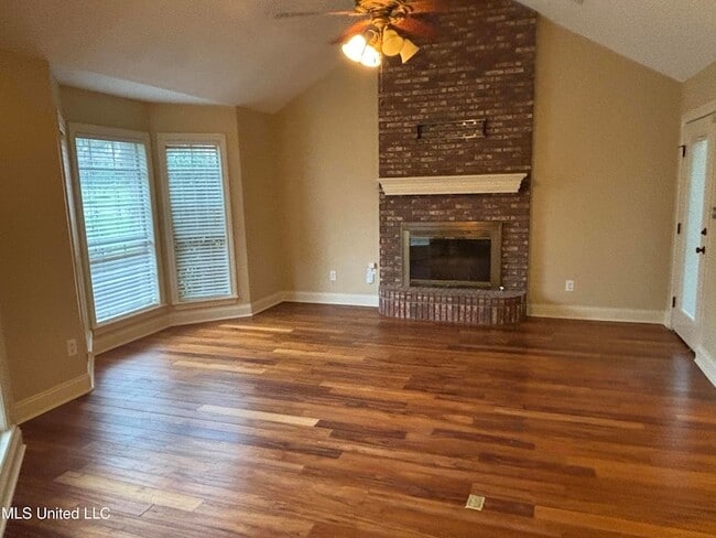 Building Photo - 132 Hillcrest Way