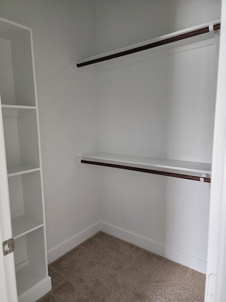 Master Closet - 6116 Trescon Dr