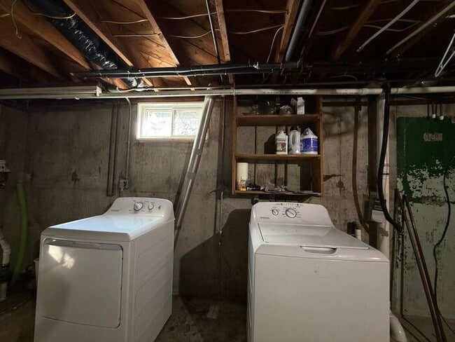 Building Photo - $1,600 | 3 Bedroom, 1 Bathroom House | No ...