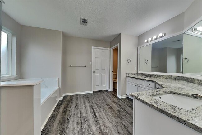 Building Photo - 9915 Tulip St