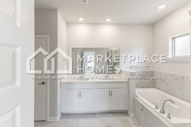 Building Photo - 206 Stockyard Cir