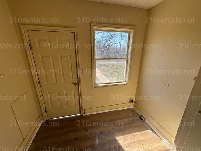 Building Photo - $675 - 1 bed 1 bath - Duplex