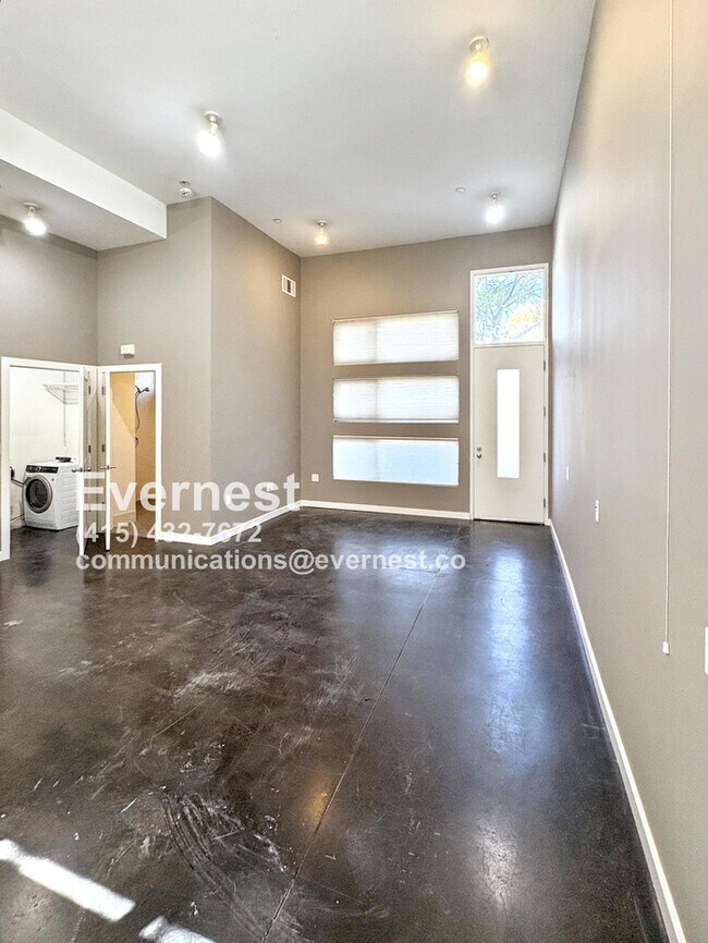 Building Photo - Beautiful 2 bed 2 bath in Oakland!