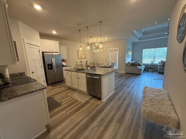 Building Photo - 10709 Davenport Lp