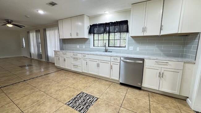 Building Photo - 284 Connie Lynne Dr