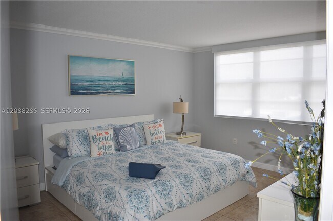 Building Photo - 6917 Collins Ave