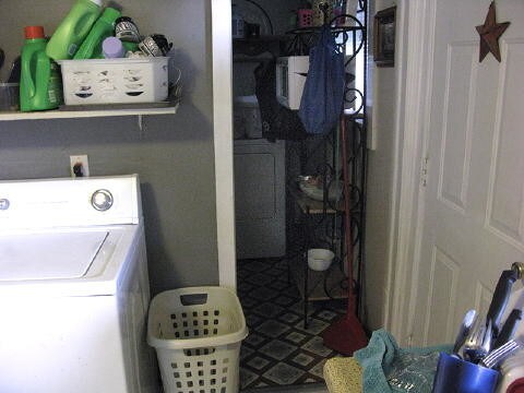 Washer on left; dryer through dorway - 921 N 4th St