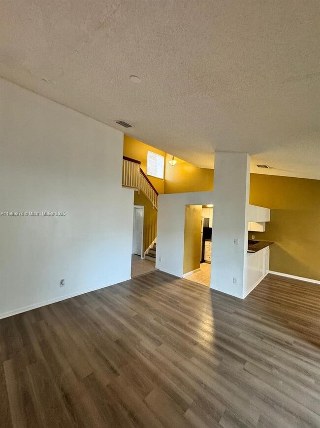 Building Photo - 911 Coral Club Dr