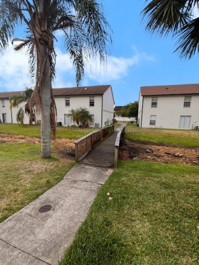 Building Photo - 3651 N Goldenrod Rd