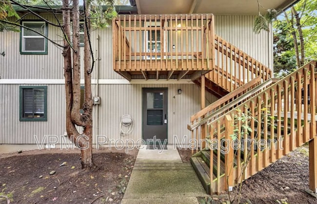 Building Photo - 1504 NE 72nd St
