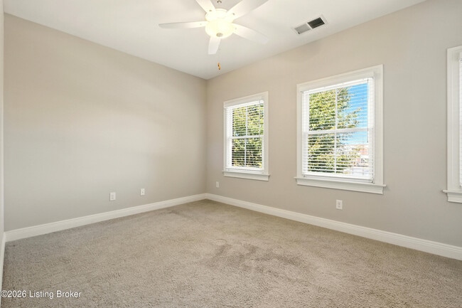 Building Photo - 10910 Kings Crown Dr