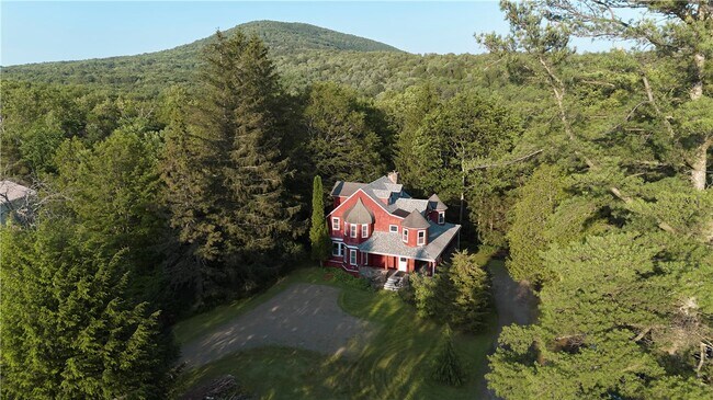 Building Photo - 38 Lake St