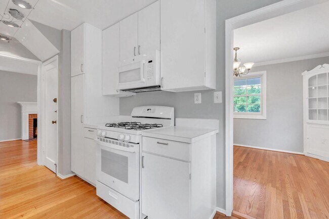 Building Photo - 4306 Alton Pl NW