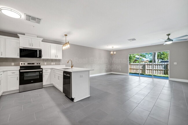 Building Photo - 37 SE 15th Terrace