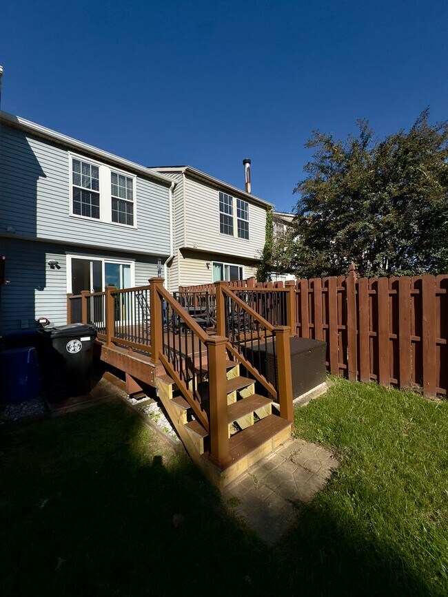 Building Photo - Modern 2-Bedroom Townhome with Spacious Ya...