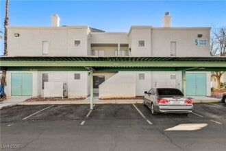 Building Photo - 7100 W Pirates Cove Rd