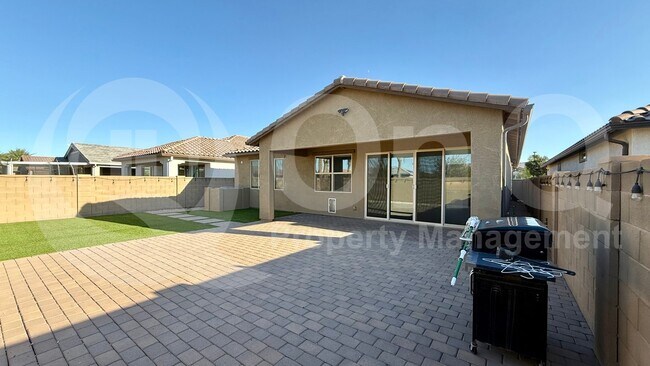 Building Photo - 9830 E Tahoe Ave