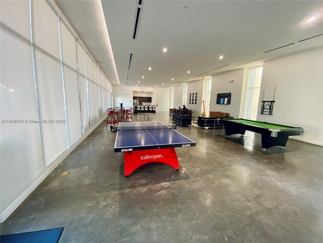 Building Photo - 14951 Royal Oaks Ln