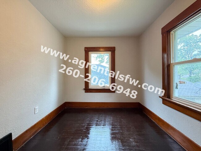 Building Photo - 3 Bedroom House