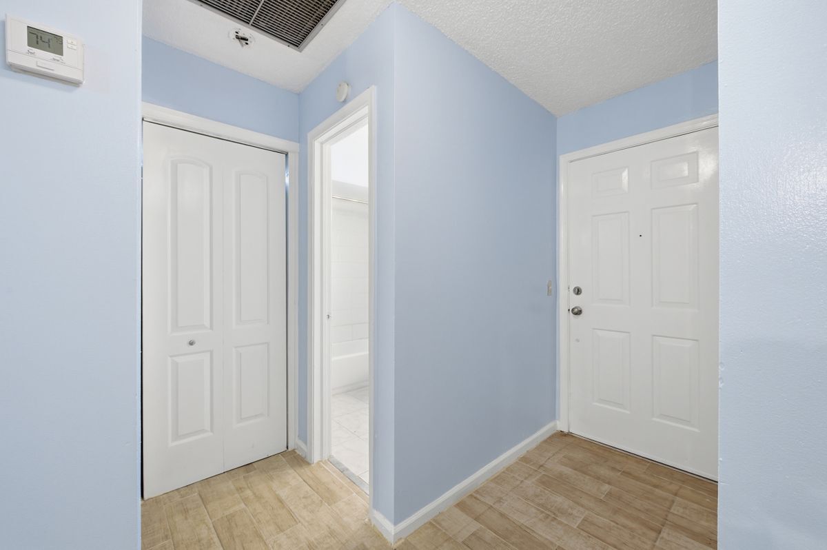 Building Photo - 506 Glenwood Dr