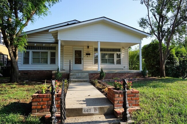 Primary Photo - 440 NW 27th St