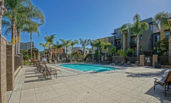 Building Photo - BRIGHT & PRIVATE, END CORNER UNIT, 2BR/2.5...