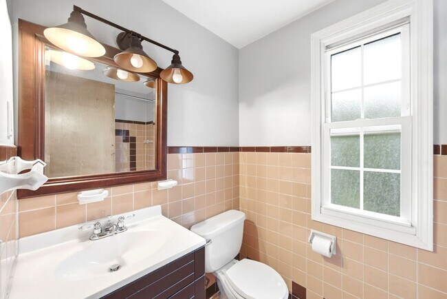 Building Photo - 8983 Highland Dr