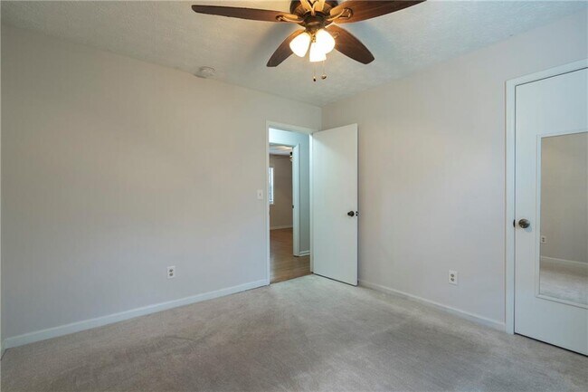 Building Photo - 2423 Falcon Ct