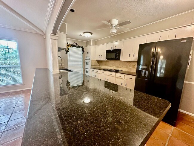 Building Photo - July Move-In Special - Fabulous 4/2 single...