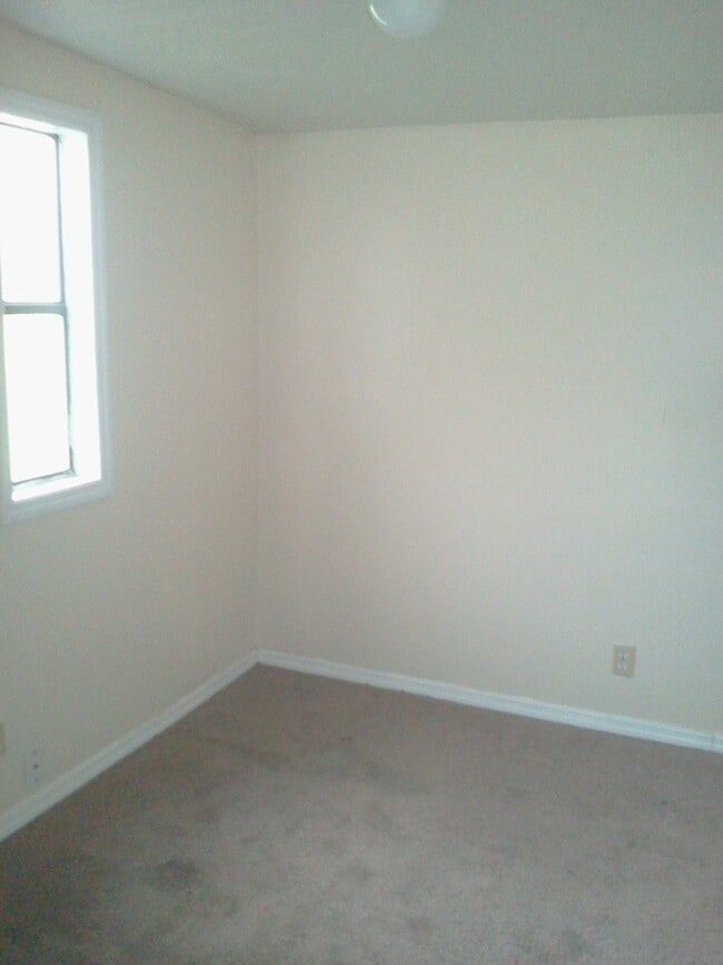 Building Photo - Cute 2BR/1BA Home w/Carport, Sun Room, Large Backyard, & Detached Utility Shed