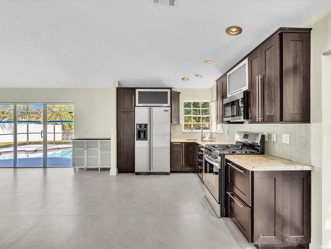 Building Photo - 13400 NW 5th Ct