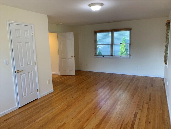 Building Photo - 243 Boulevard