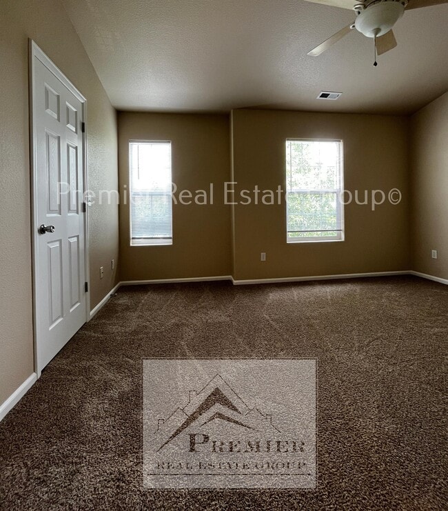 Building Photo - 7926 Sandy Springs Point