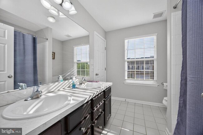 Building Photo - 271 Fairfield Cir W