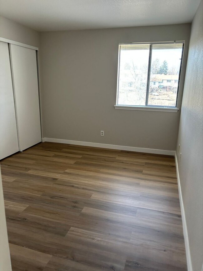 Building Photo - Two bedroom two bath apartment!