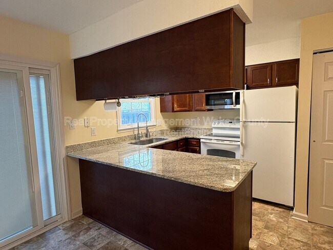 Building Photo - 1148 Nottingham Cir