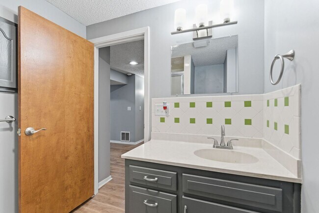 Building Photo - 3460 E Catalpa St