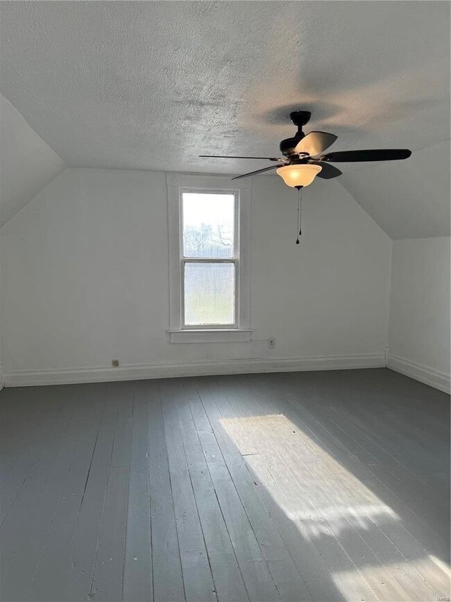 Building Photo - 3 Bed 2 Bath House For Rent