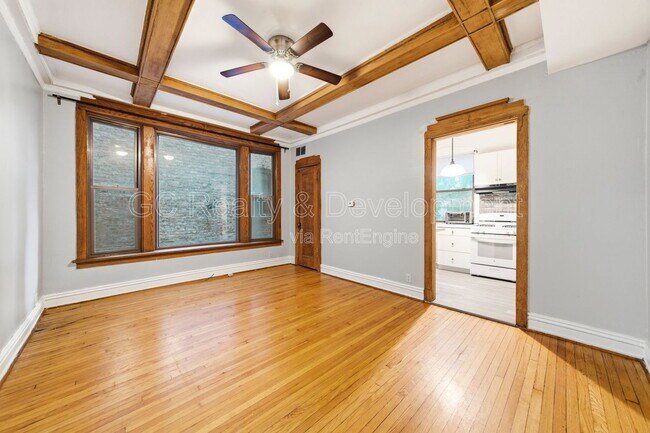 Building Photo - 941 E Hyde Park Blvd