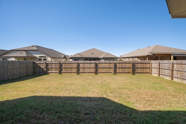 Building Photo - Spacious 3 Bedroom, 2 Bath Home in Jarrell w/ Easy Access to IH-35