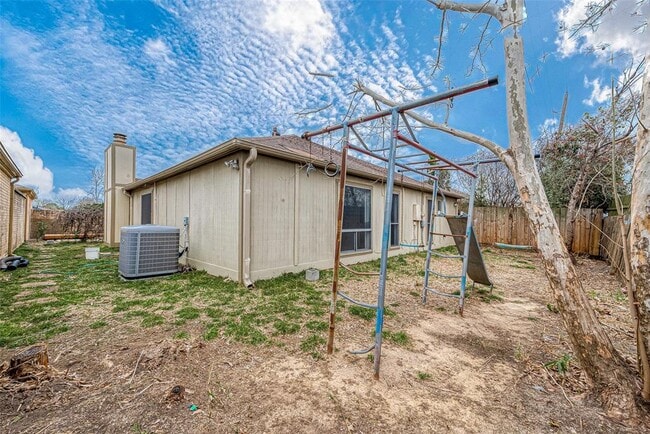 Building Photo - 14947 Heritage Wood Dr