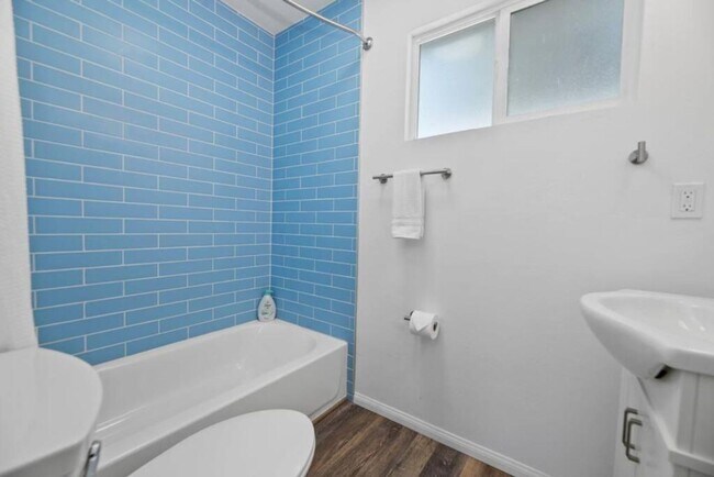 Building Photo - Cozy, Fully Furnished, One Bedroom One Bat...