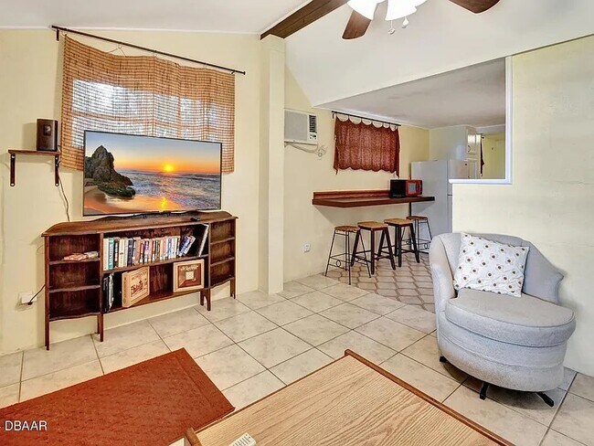 Building Photo - Bluelake