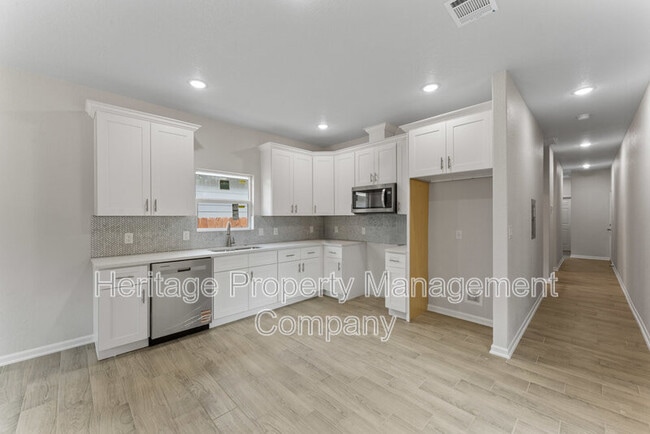 Building Photo - 109 Remolino