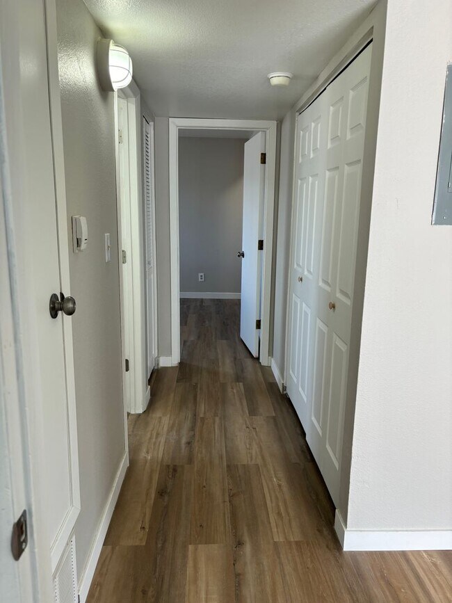 Building Photo - Two bedroom two bath apartment!