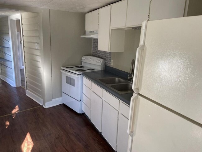 Building Photo - 365-365 N Hanover St