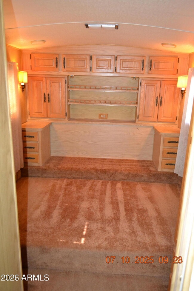 Building Photo - 677 S Warner Dr