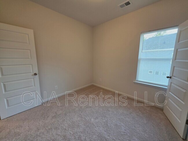 Building Photo - 1668 Eagle Dr