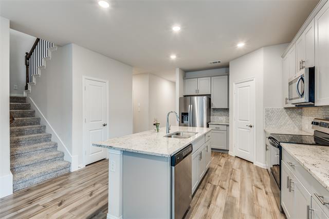 Building Photo - 1505 Mineral Pt Pl